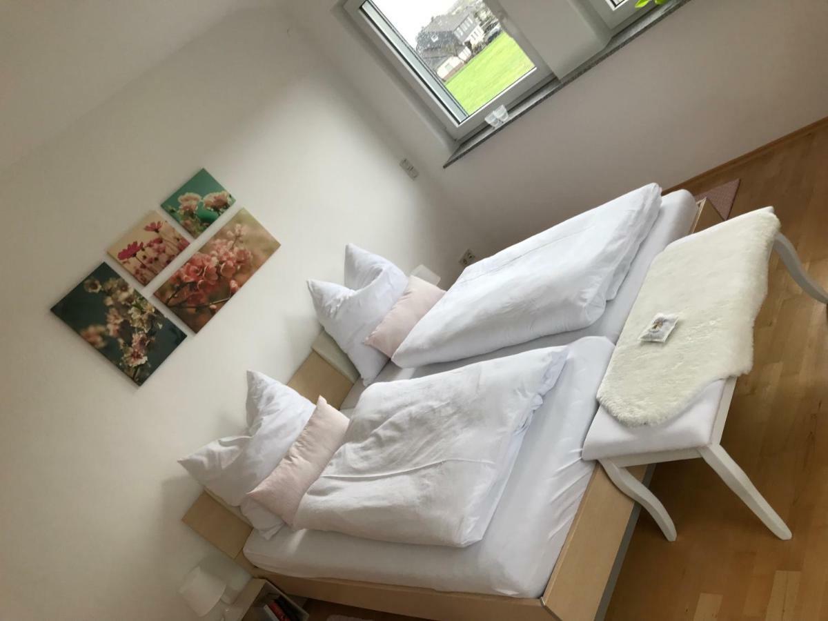 Kleine Auszeit Mit Aussicht Velbert Toenisheide Apartment ภายนอก รูปภาพ